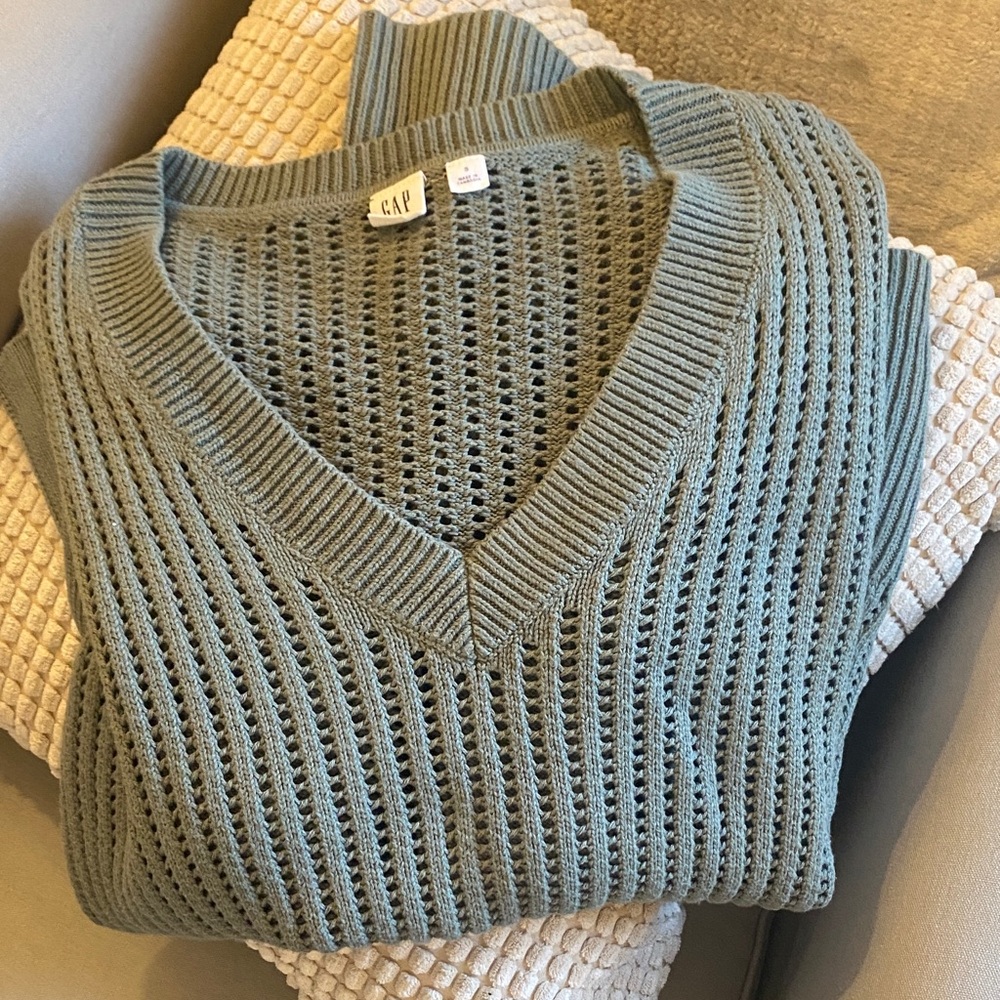 GAP Women’s Keyhole Green Sweater Size Small